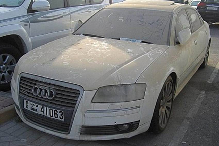 سيارات مهجورة