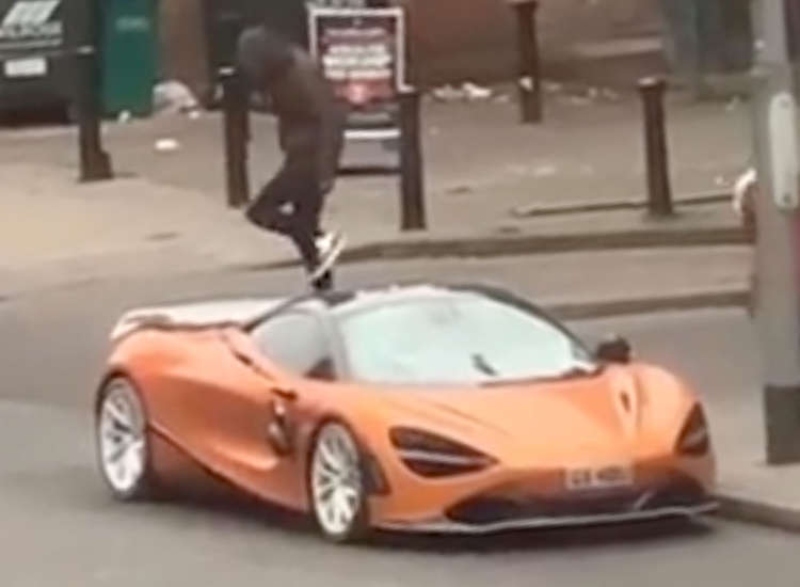 تدمير ماكلارين خارجي