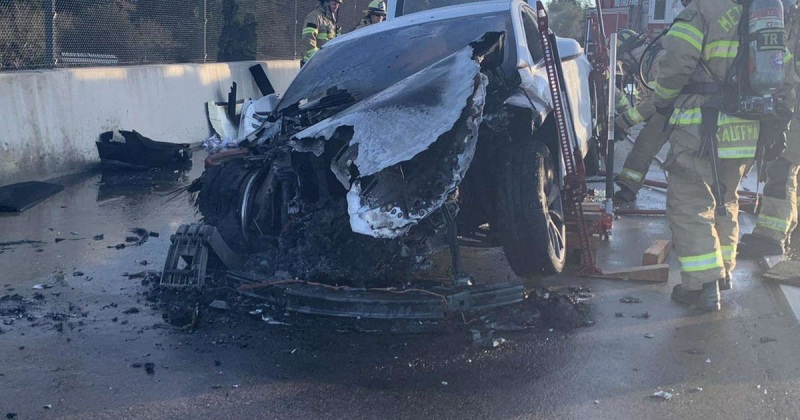 تسلا موديل اس حريق خارجي