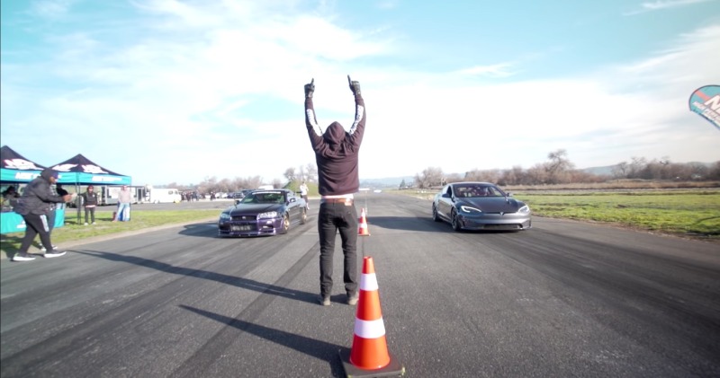 تسلا نيسان جي تي ار خارجي