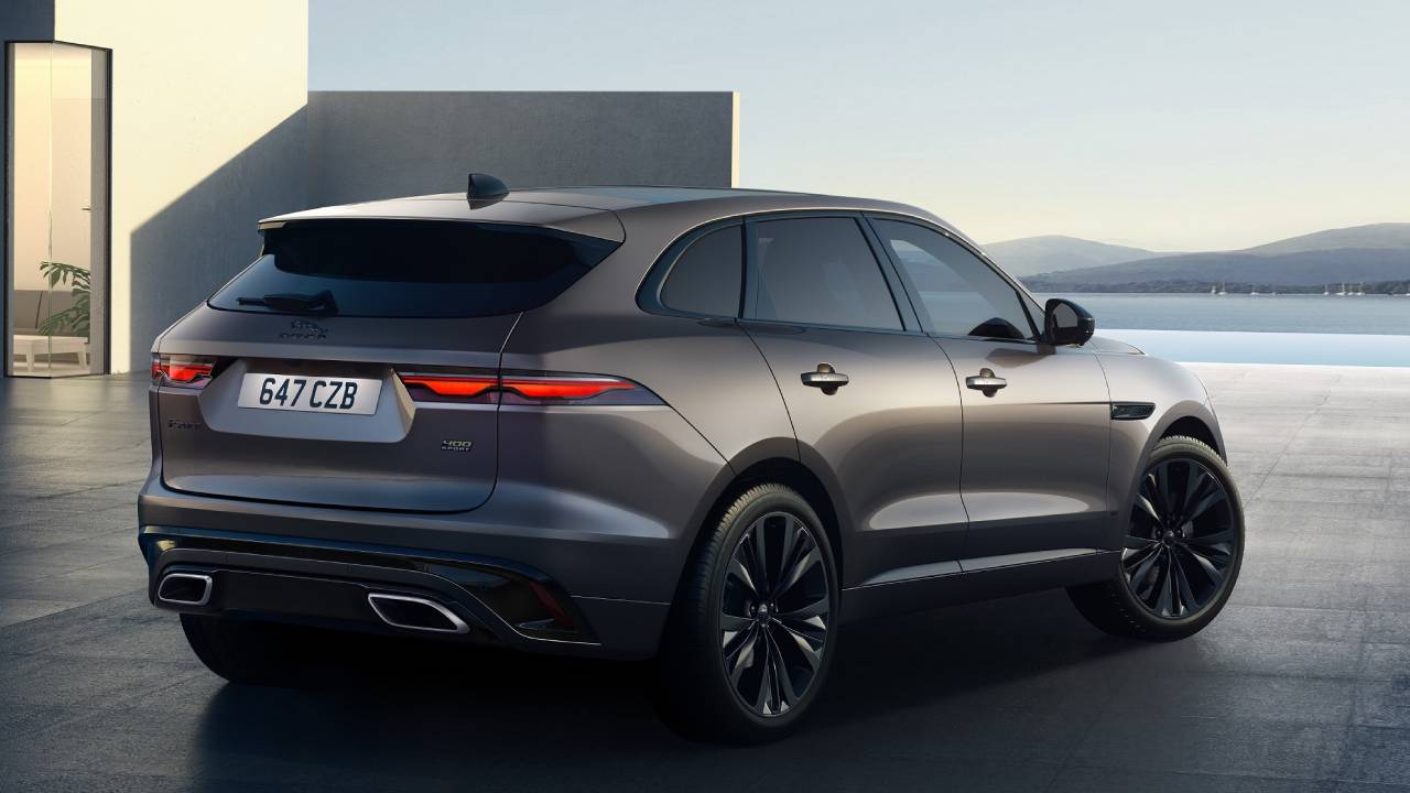 جاكوار اف بايس 400 سبورت من الخلف