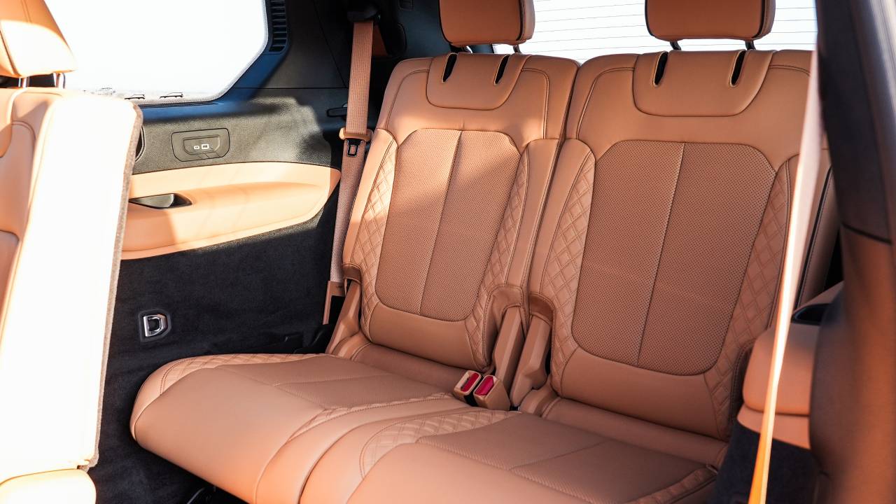 جراند شيروكي ال مقاعد الصف الثالث