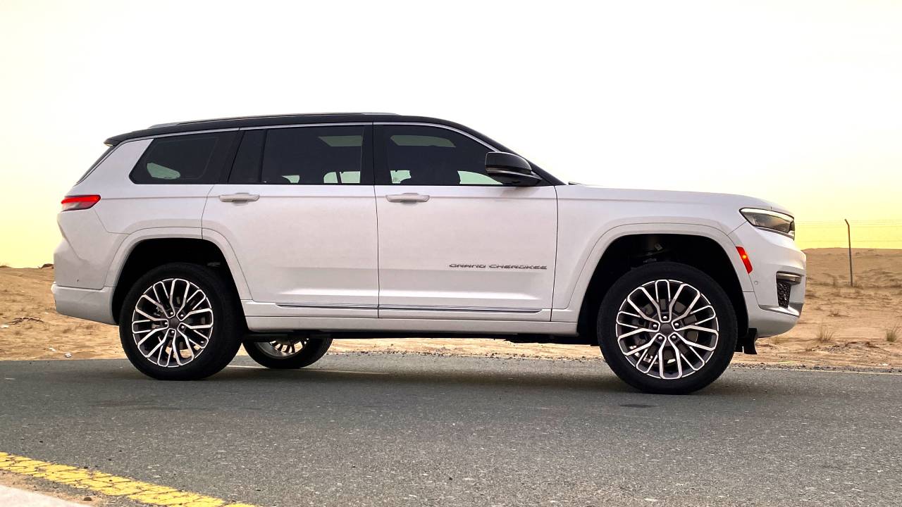 جراند شيروكي ال المقصورة الامامية