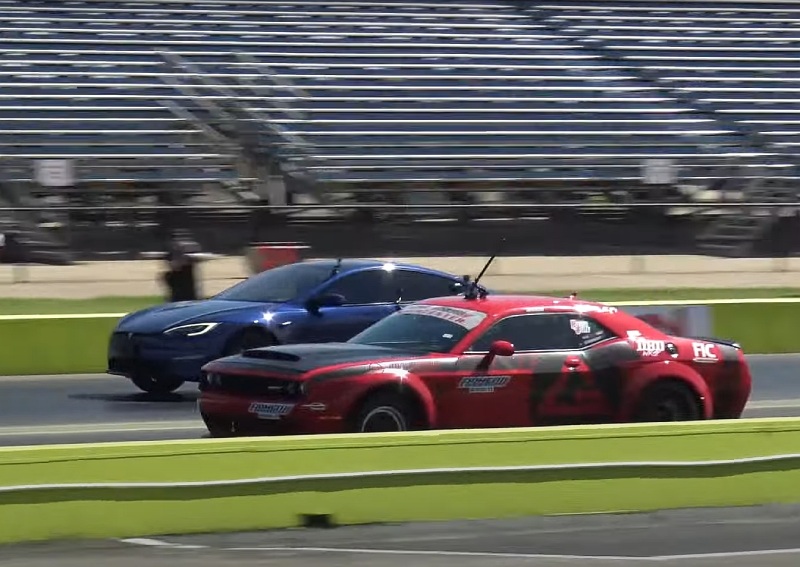 دودج ضد تسلا خارجي