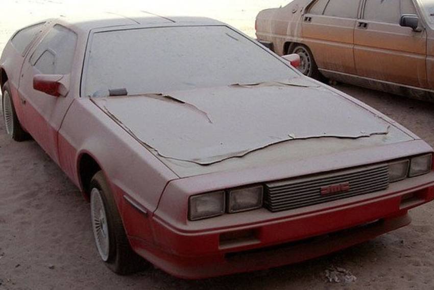 سيارات مهجورة