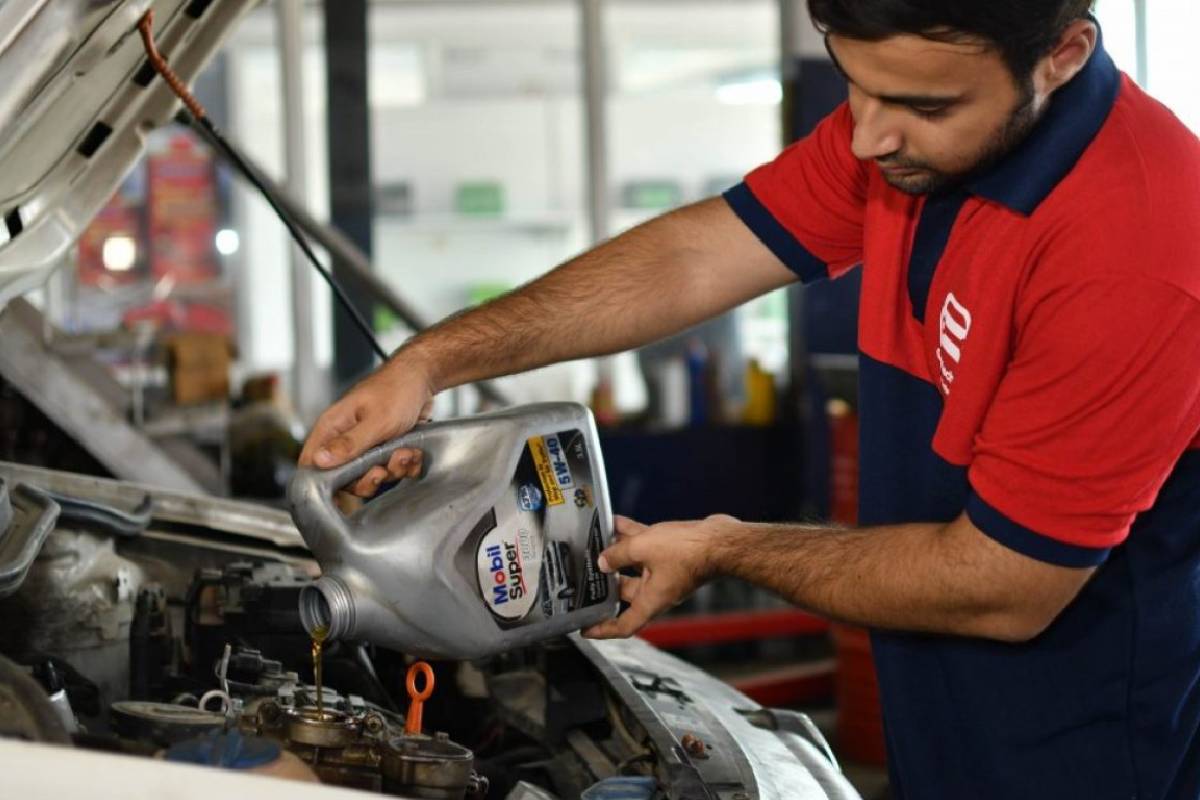 زيت المكينة