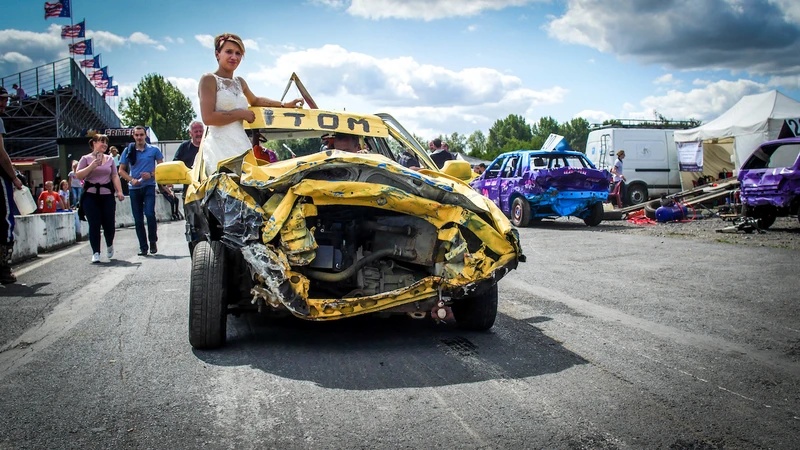 سباقات الاصطدام تفاصيل