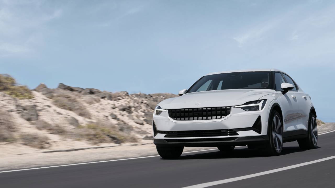 سيارة بولستار 2 من الأمام