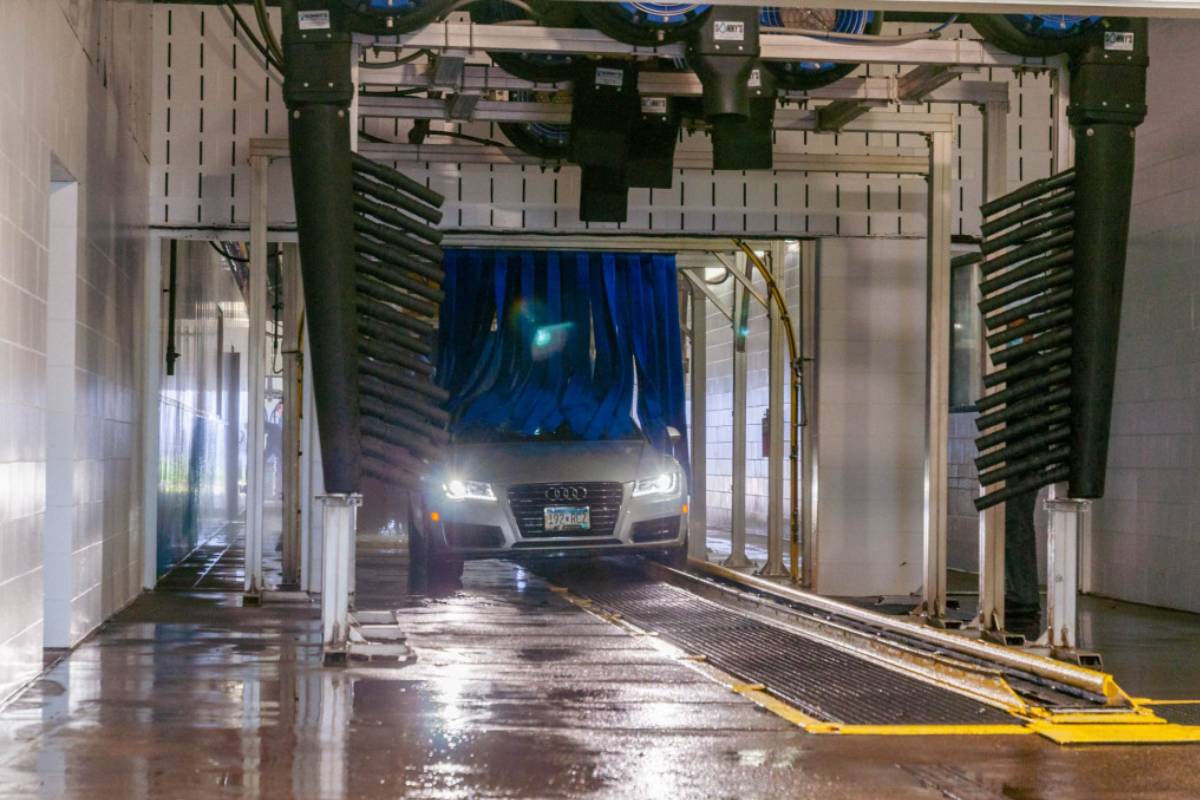 مكينة غسيل السيارات