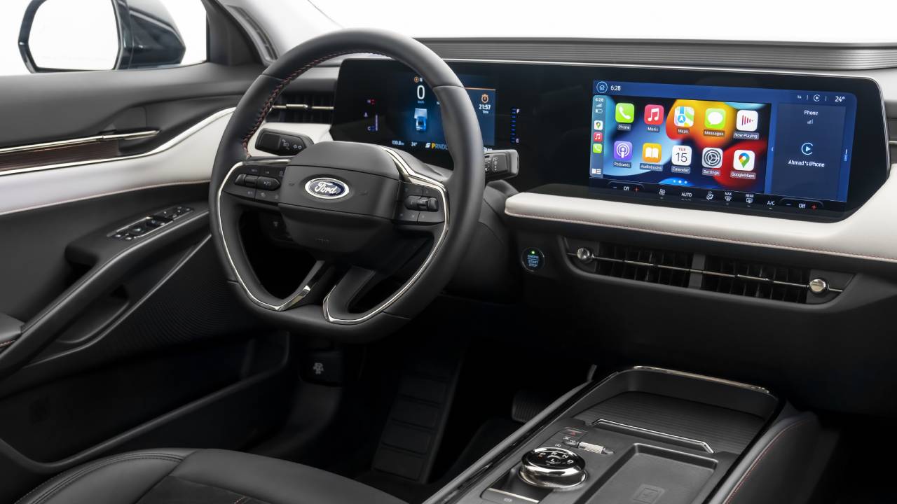 فورد تورس اللوحة الأمامية