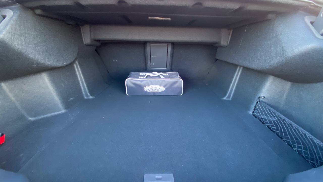 فورد تورس مساحة الصندوق