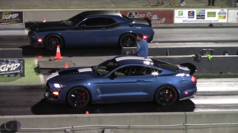 فورد موستنج شيلبي ضد دودج تشالنجر اساسي