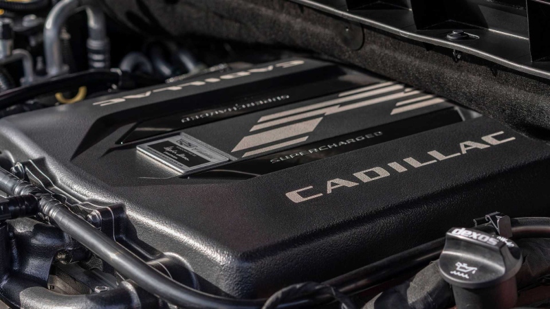 كاديلاك اسكاليد في اداء