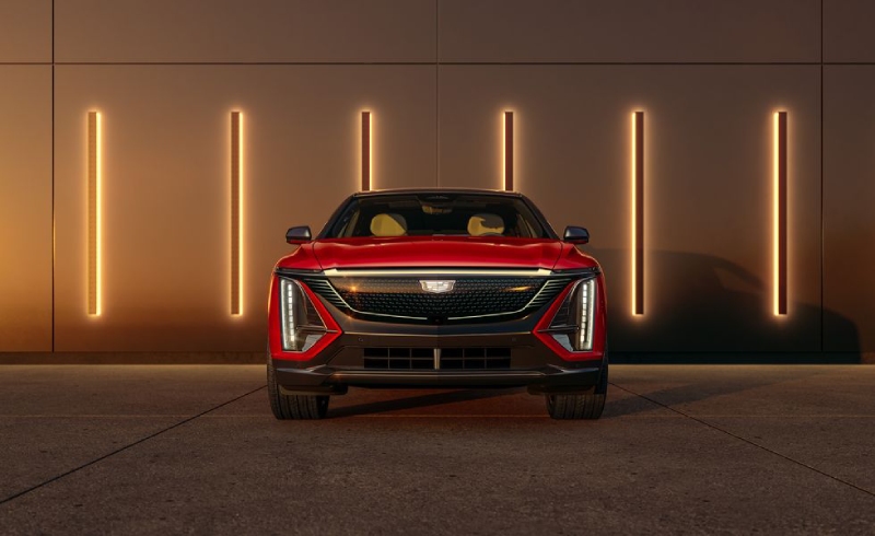 كاديلاك ليريك مراجعة خارجي