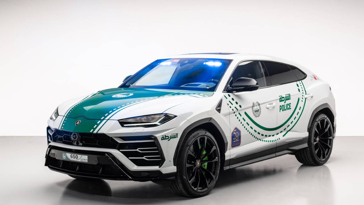 لامبورجيني اوروس بزيّ شرطة دبي