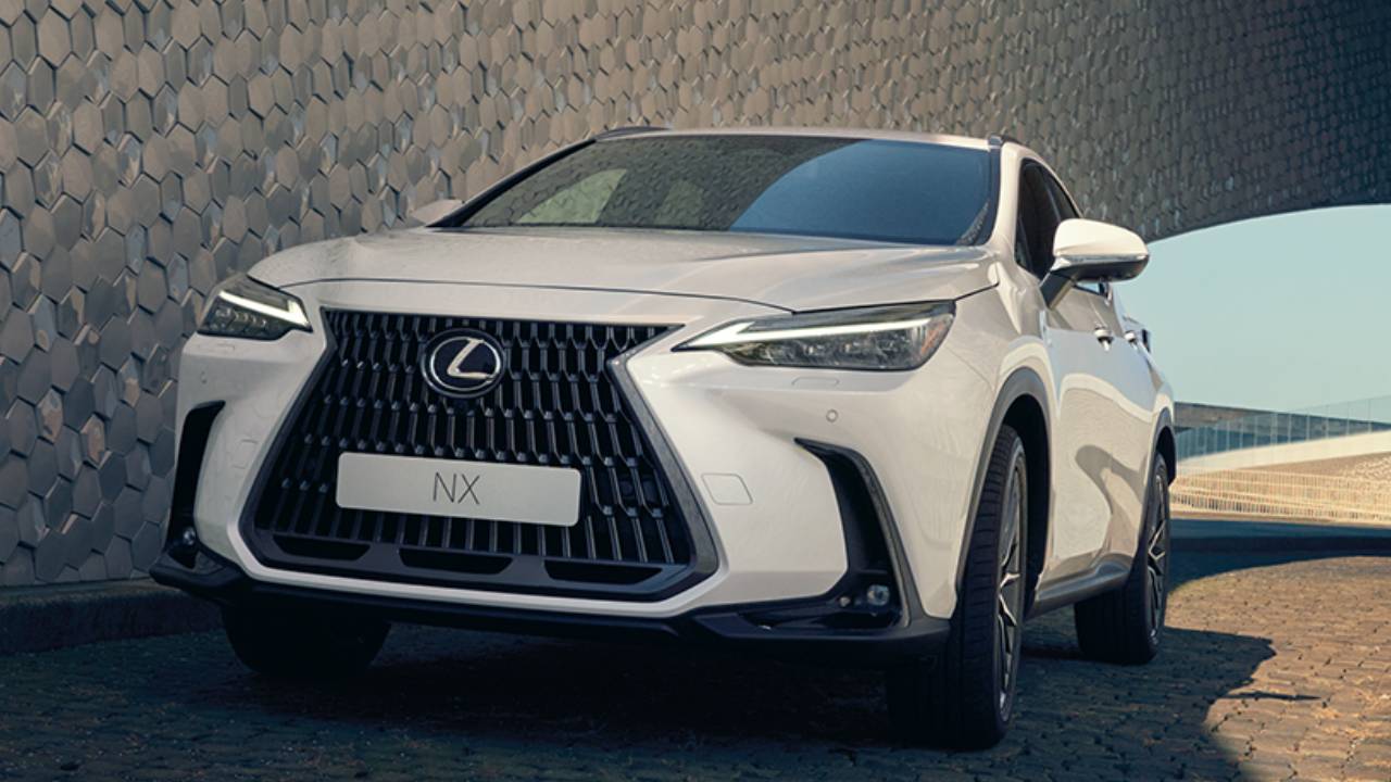 لكزس NX في شبك أمامي مميز