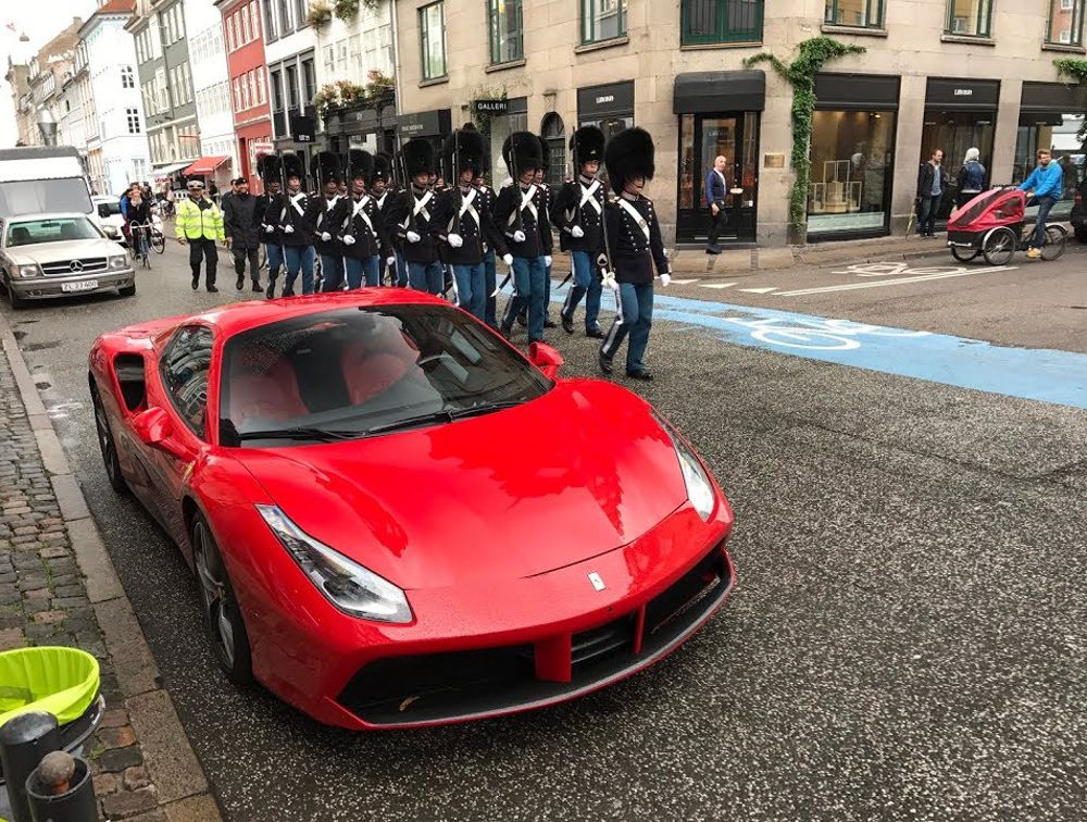 سيارات خارقة