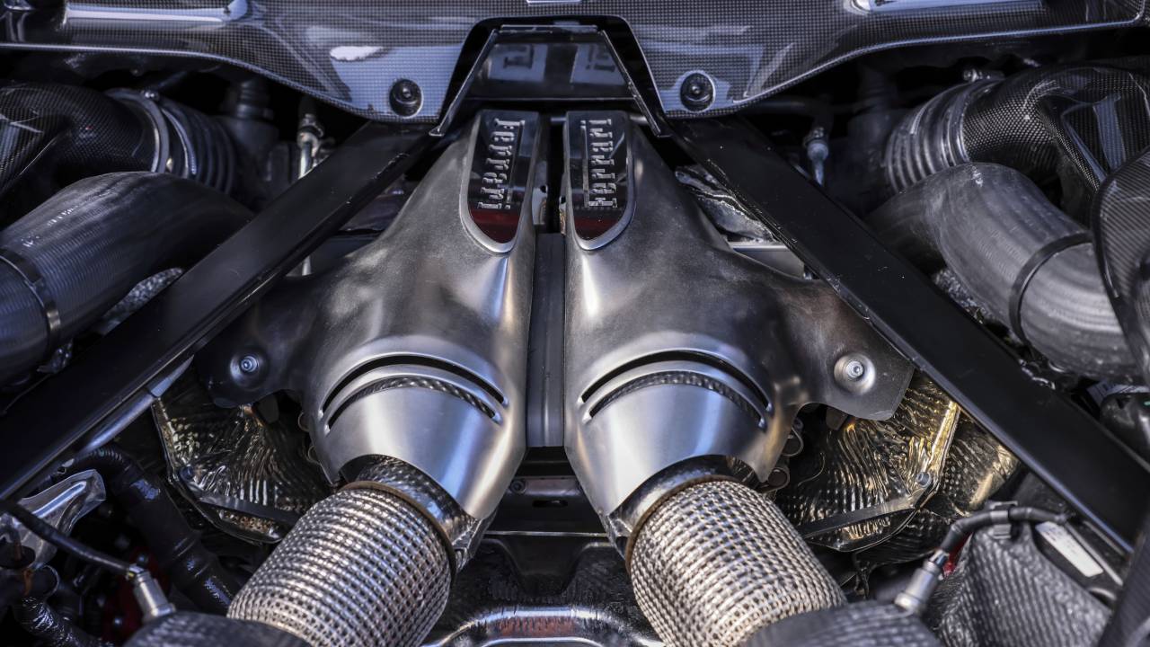 محرك فيراري 296 جي تي بي