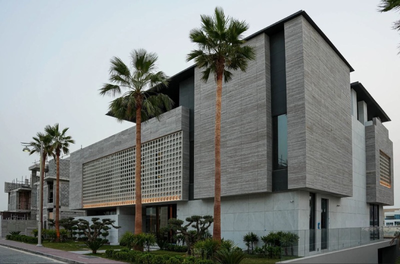 مرآب تحت الماء دبي خارجي