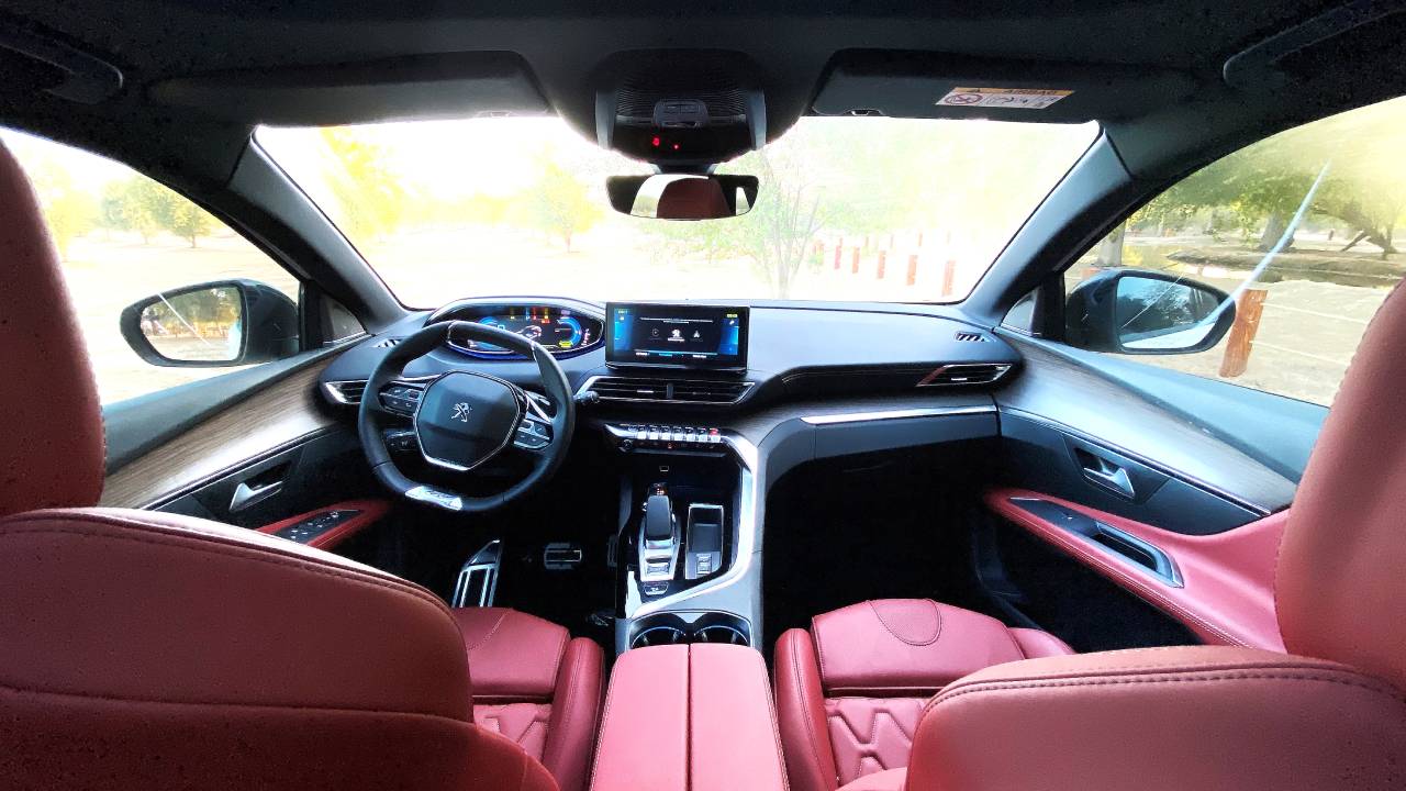 مقصورة بيجو 3008 هايبرد