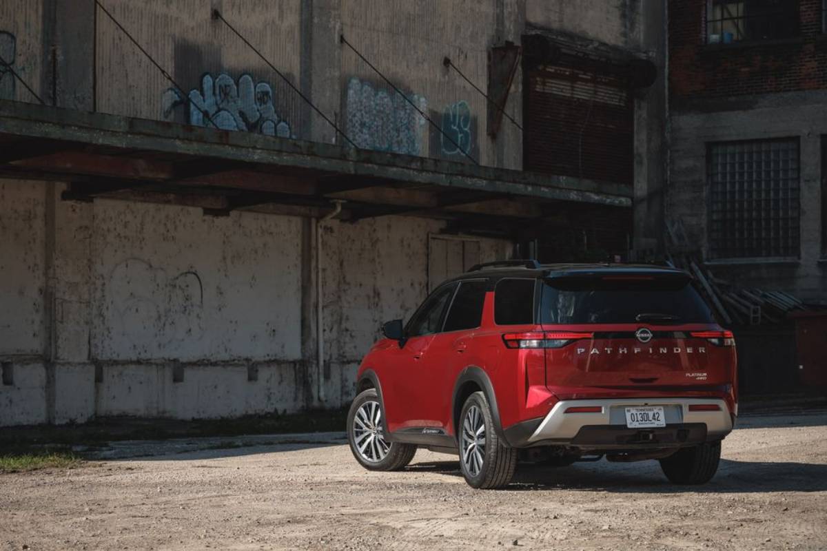 نيسان باثفاندر
