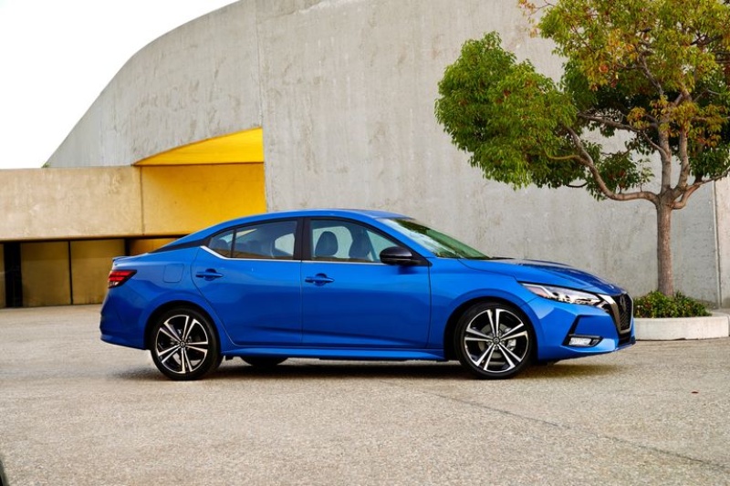 نيسان سنترا مراجعة خارجي