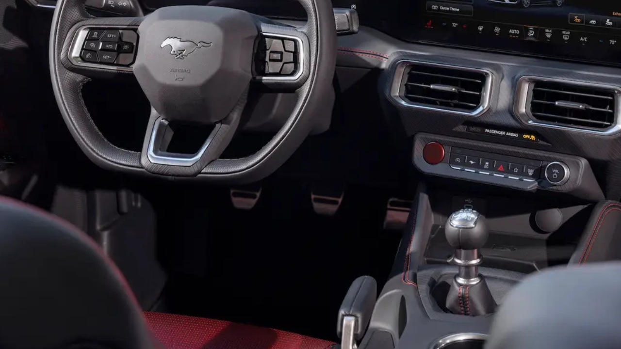 داخلية موستنج 2024