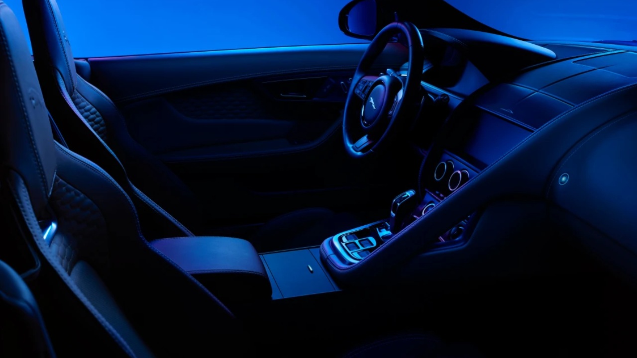 سيارة F-TYPE التصميم الداخلي
