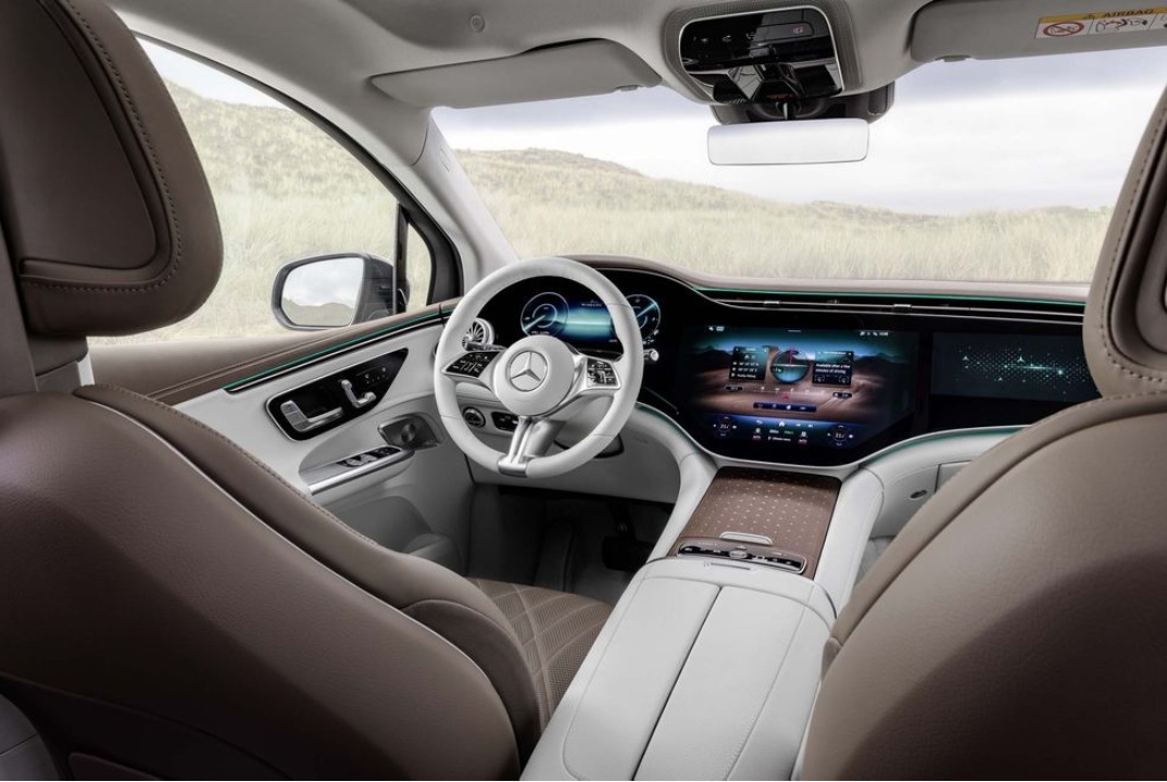 مرسيدس اي كيو اي اس يو في (2)