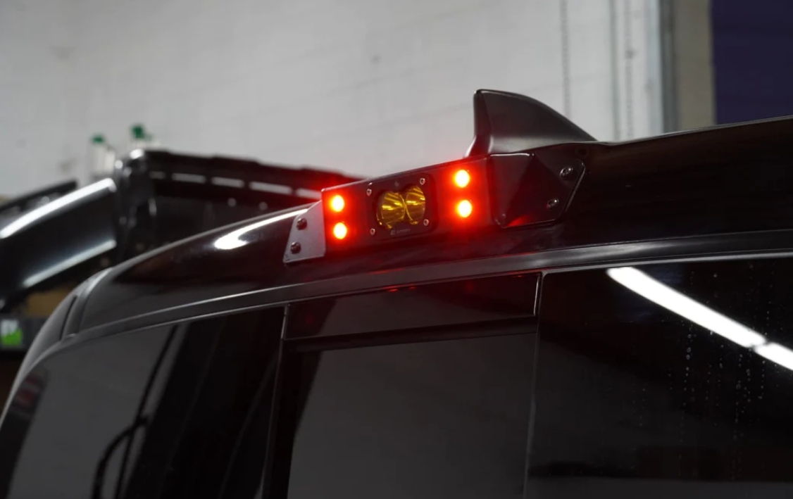 مصباح الفرامل الخلفي (1)