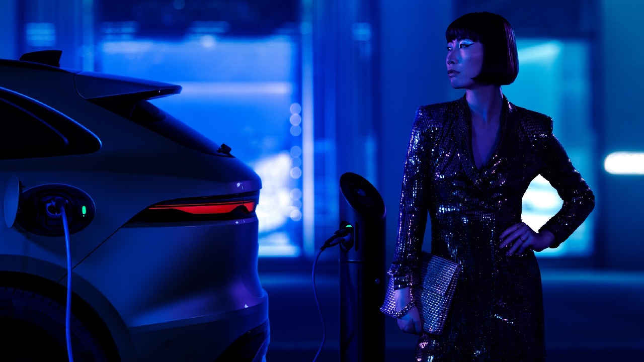 جاكوار اف بيس 2024 (2)