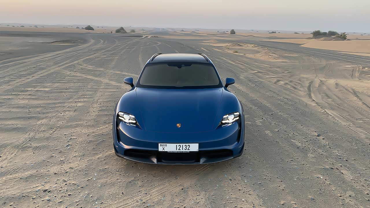 بورشه تايكان كروس توريزمو الواجهة الأمامية