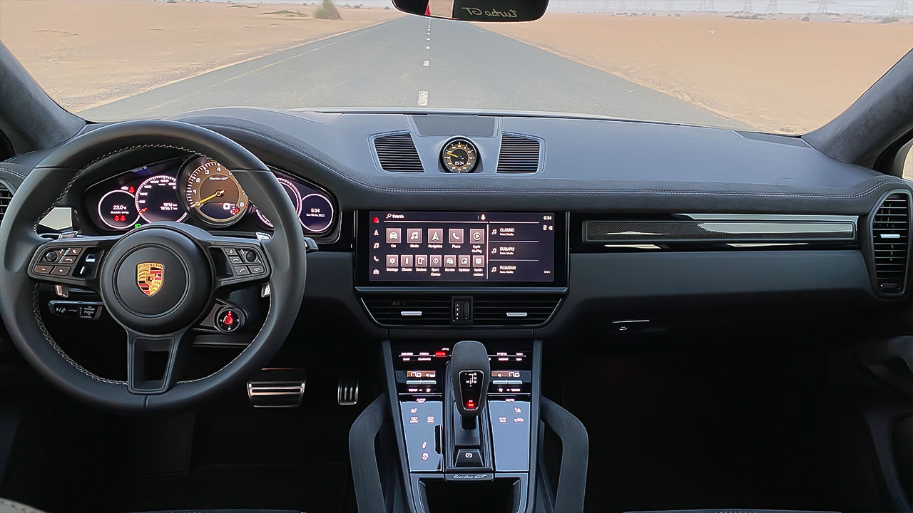 بورشه كايين جي تي الكونسول الأمامي