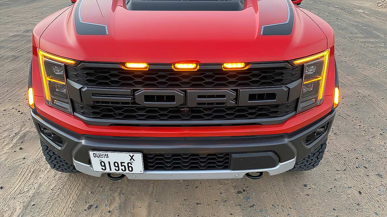 غطاء المحرك في فورد اف 150 رابتور 2022