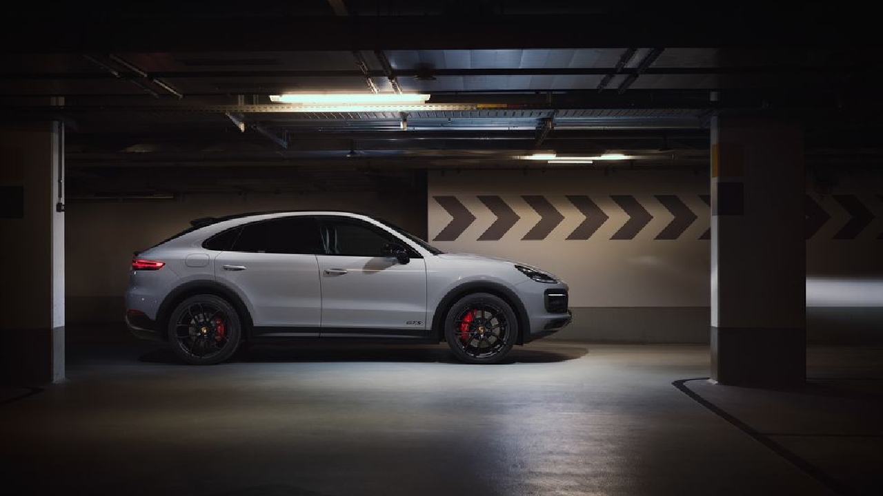 بورش كايين تيربو 2022 من الجانب