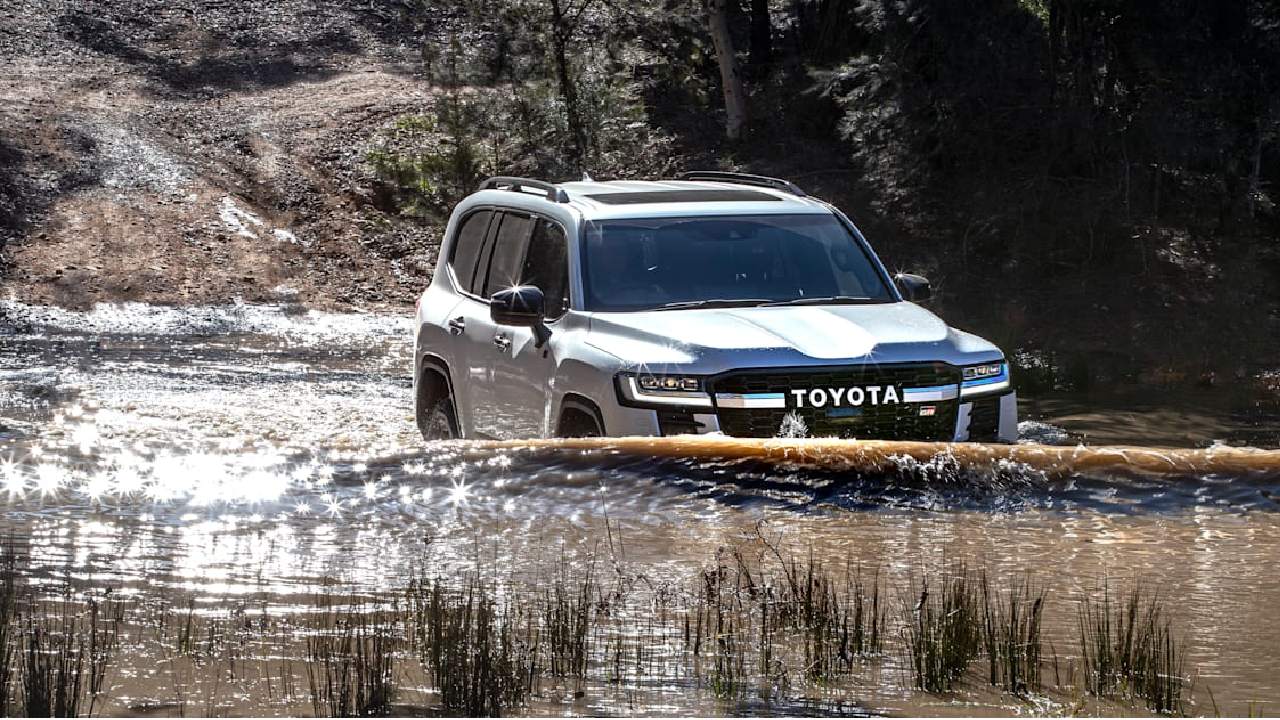 لاندكروزر في المياه