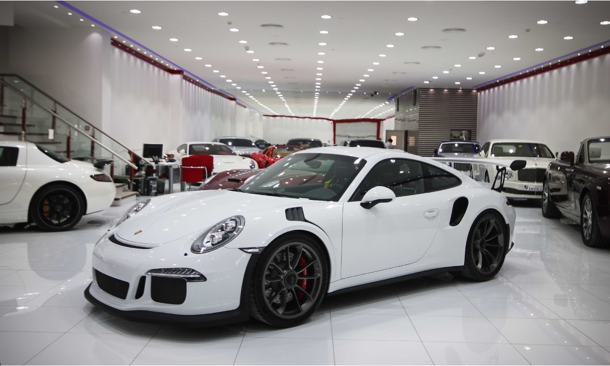 معرض سيارات