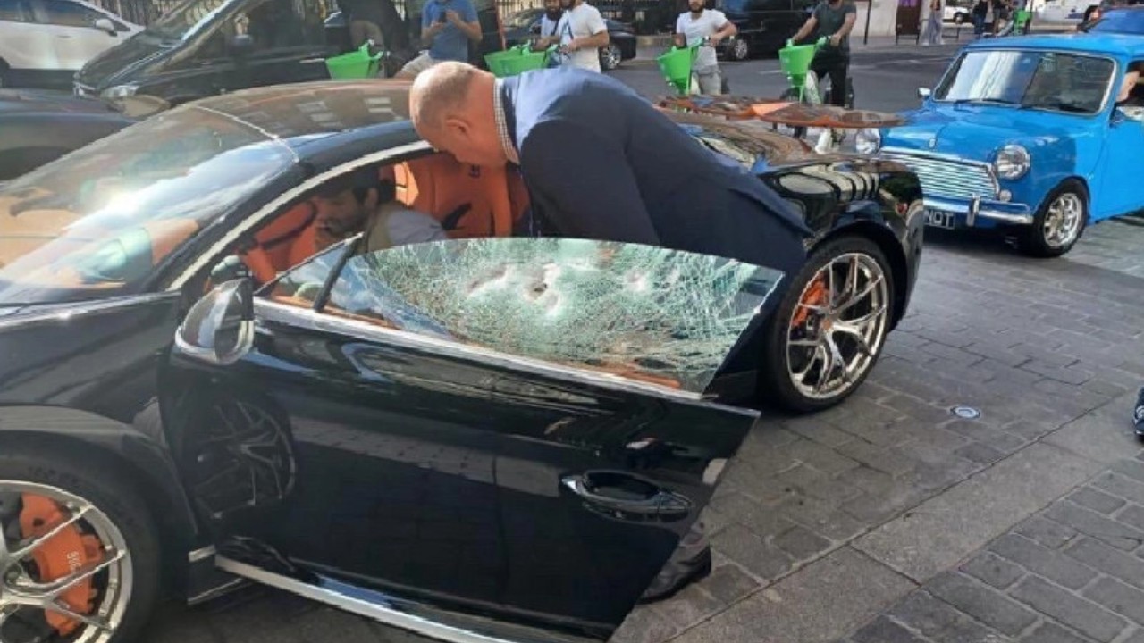 بوجاتي شيرون محطمة