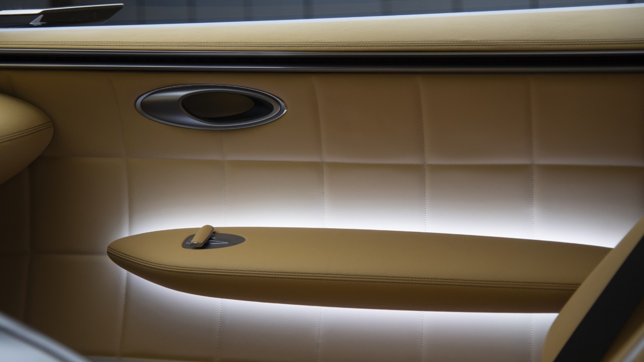 جينيسيس إكس سبيديوم كوبيه ألوان الداخل