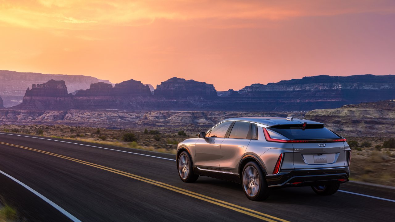 كاديلاك ليريك الكهربائية من الخلف