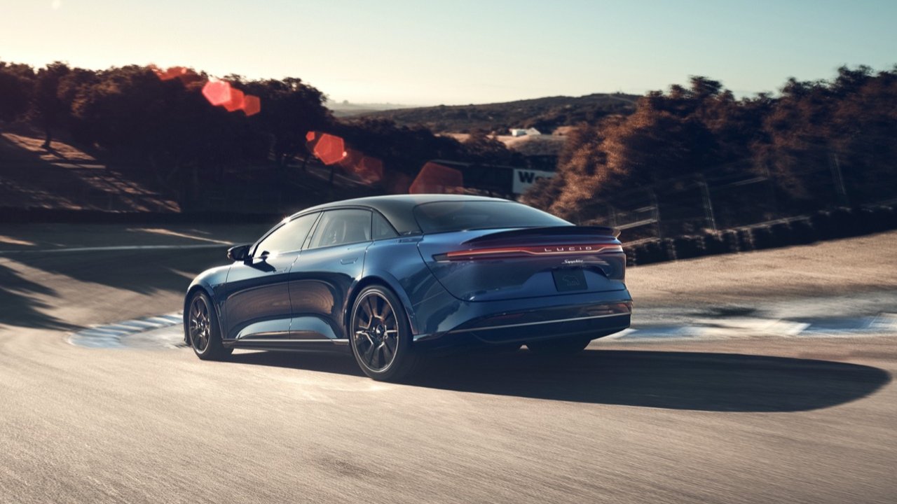 لوسيد اير سافاير من الخارج