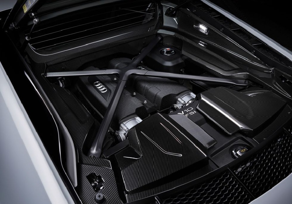 اودي ار 8 جي تي (2)