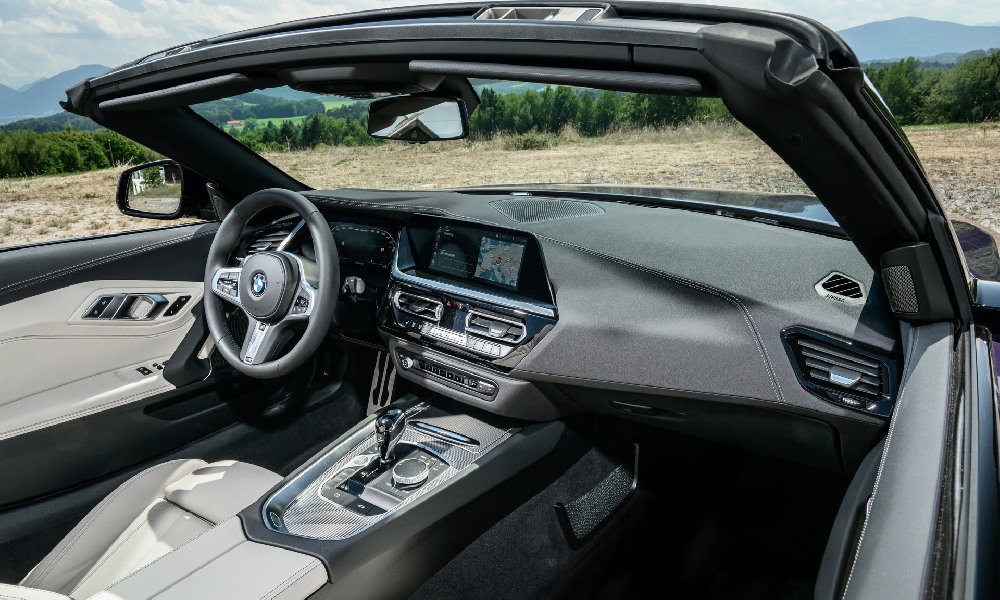 بي ام دبليو زد 4 2023 (2)