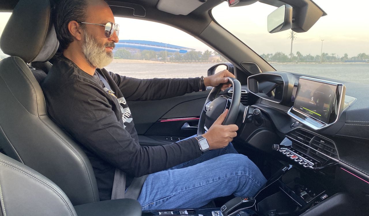 أثناء قيادة بيجو 2008