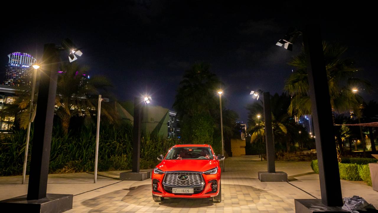 تجربة قيادة ليلية لسيارة انفينيتي كيو 55