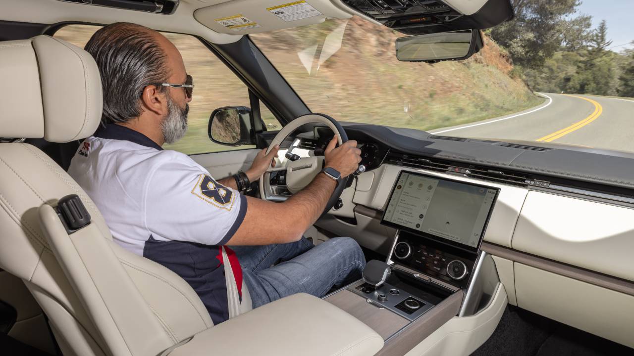 داخل رنج روفر 2023