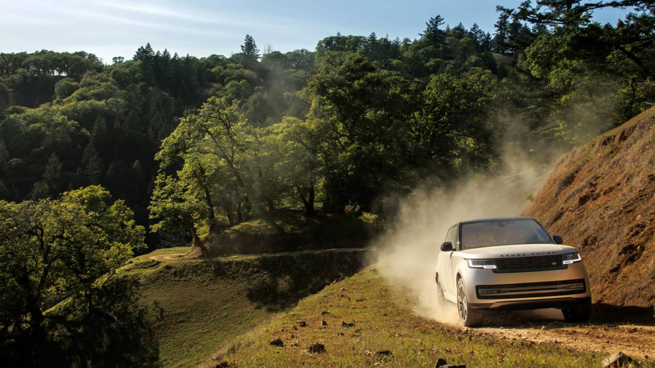 رنج روفر 2023 تتحدى الصعاب