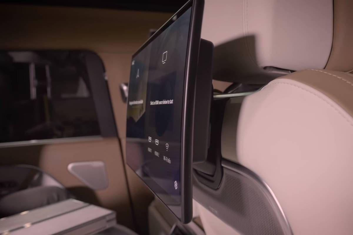 رنج روفر اس في 2022