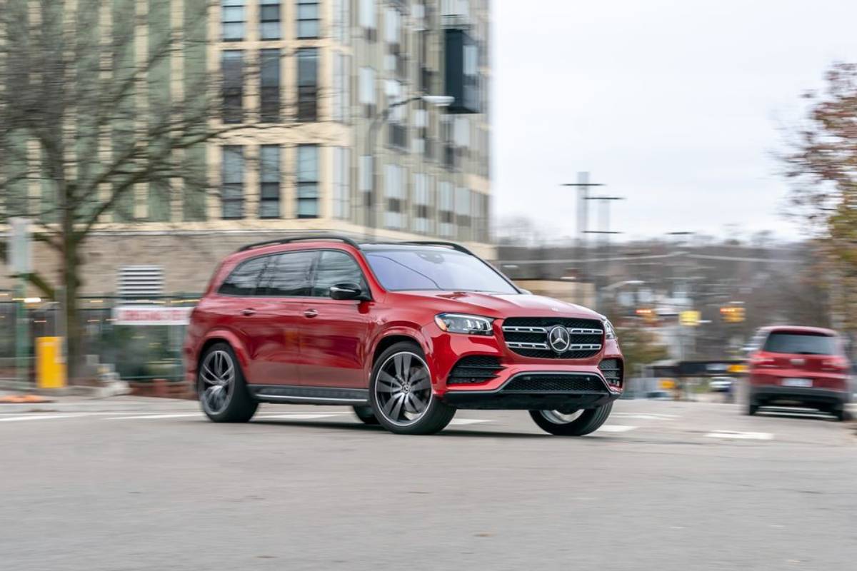 مقارنة سيارات