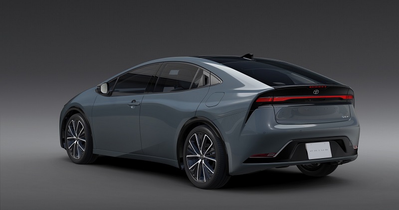 تويوتا بريوس من الخلف